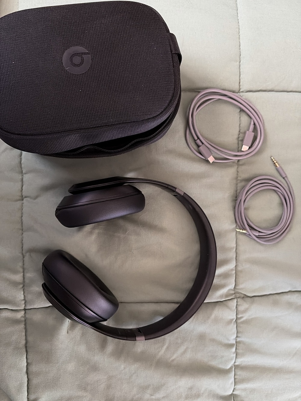 Beats by Dre Over-Ear Headphones in Matte Black with Light Purple Cables